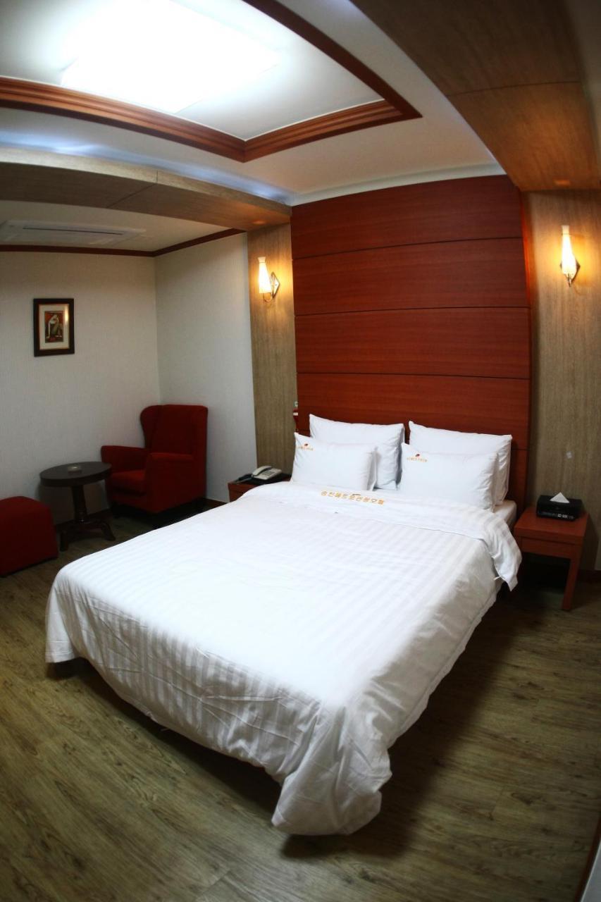 Metro Pol Tourist Hotel Pyeongtaek Zimmer foto