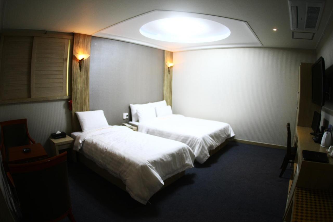 Metro Pol Tourist Hotel Pyeongtaek Zimmer foto